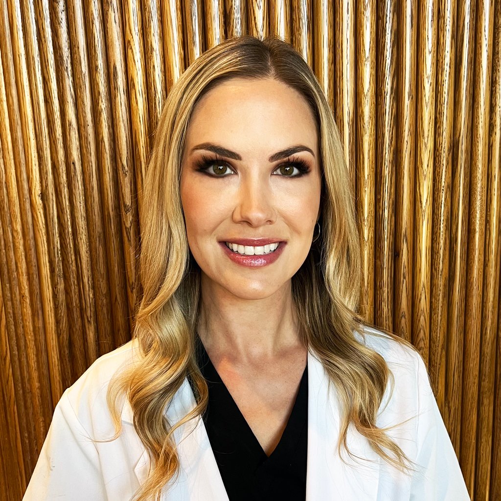 Natalie Yingling is an advanced nurse practicioner (FNP-C) and aesthetic injector at Viva Day Spa + Med Spa, who provides Botox, Juvederm filler, Sculptra and more aesthetic injectable treatmentts in Austin, TX.